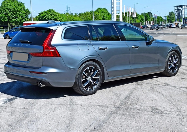 Volvo V60 cena 92900 przebieg: 60000, rok produkcji 2019 z Radom małe 781